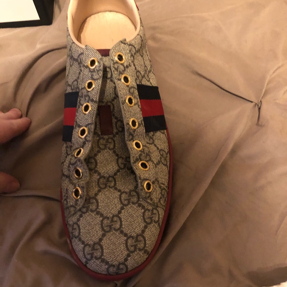 Woman’s Gucci sneakers 9.5